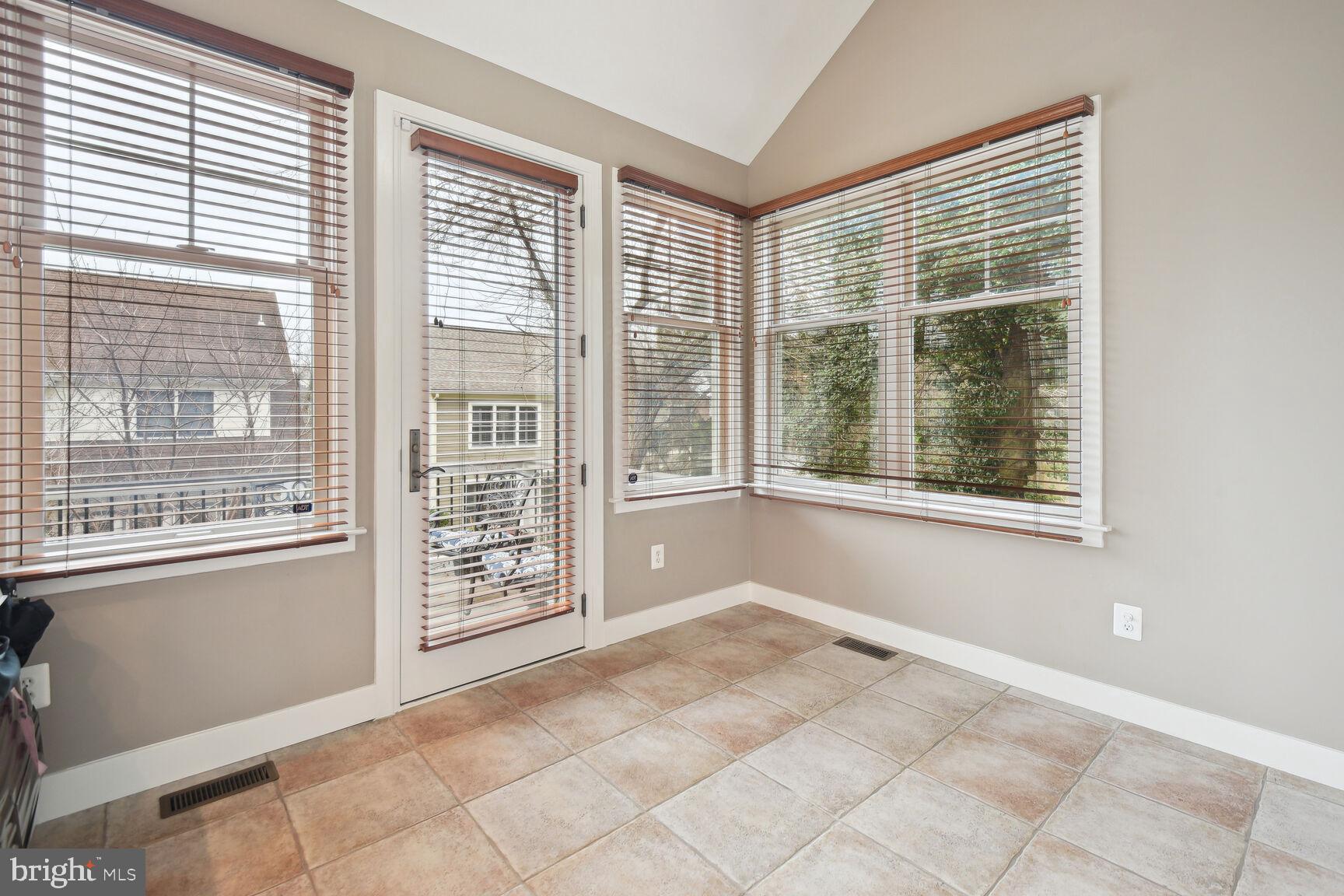 Real estate listing preview #14