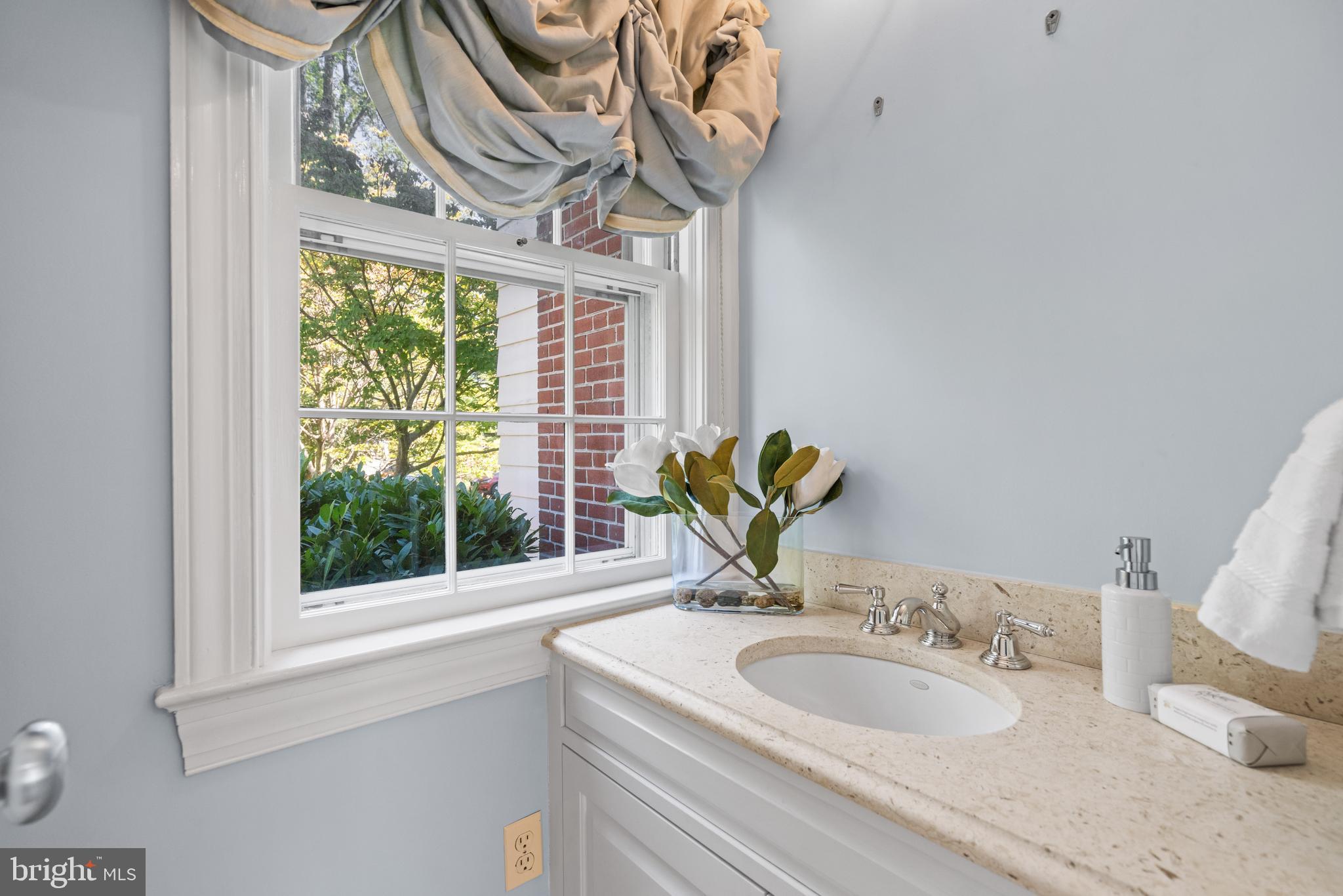 Real estate listing preview #18