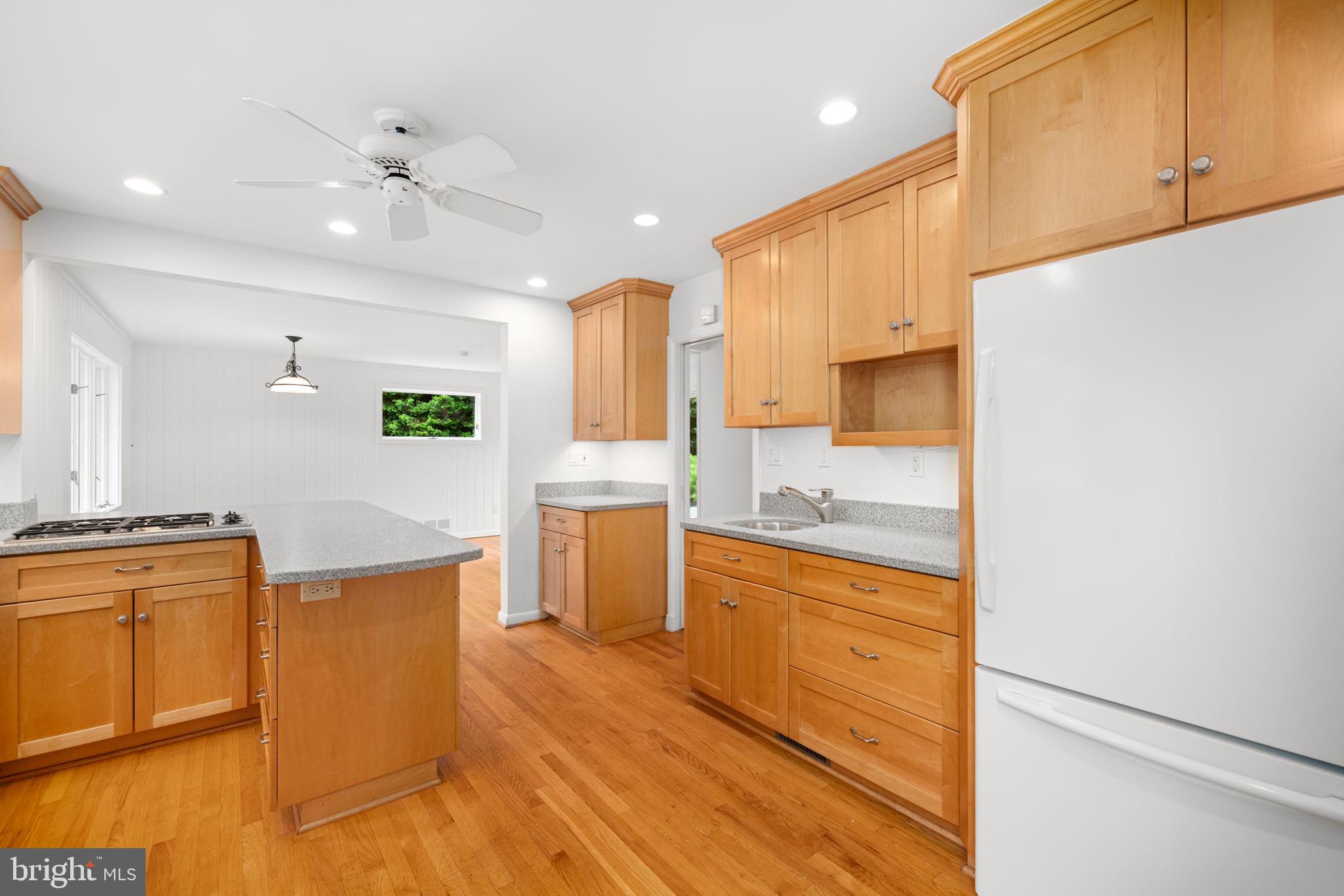 Real estate listing preview #8