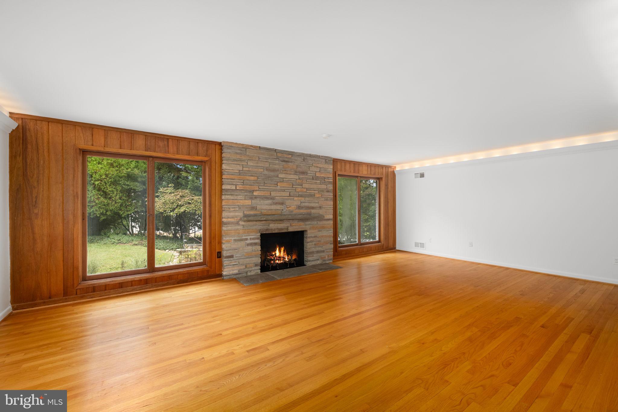 Real estate listing preview #12