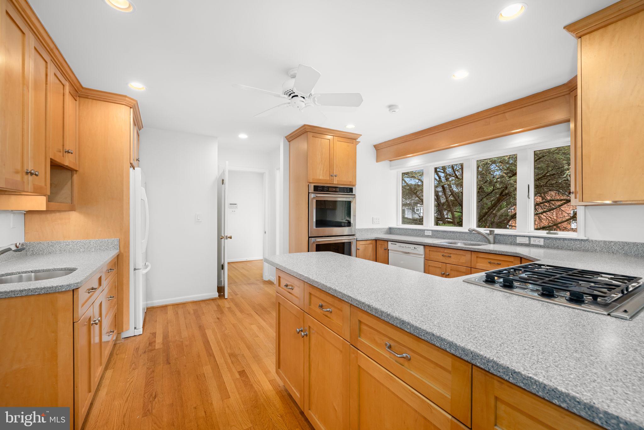 Real estate listing preview #6