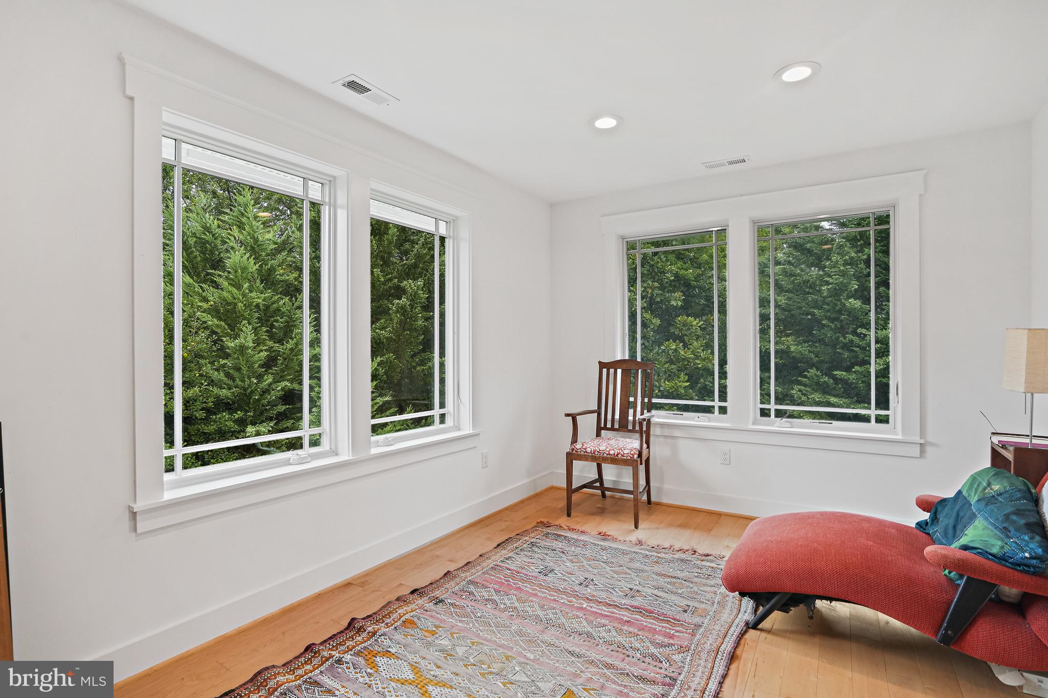 Real estate listing preview #16