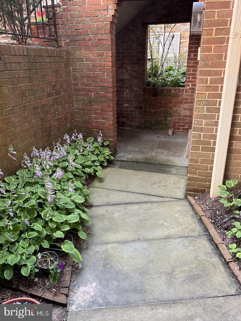 Real estate listing preview #2