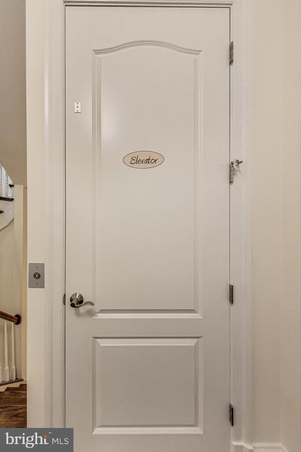 Real estate listing preview #16