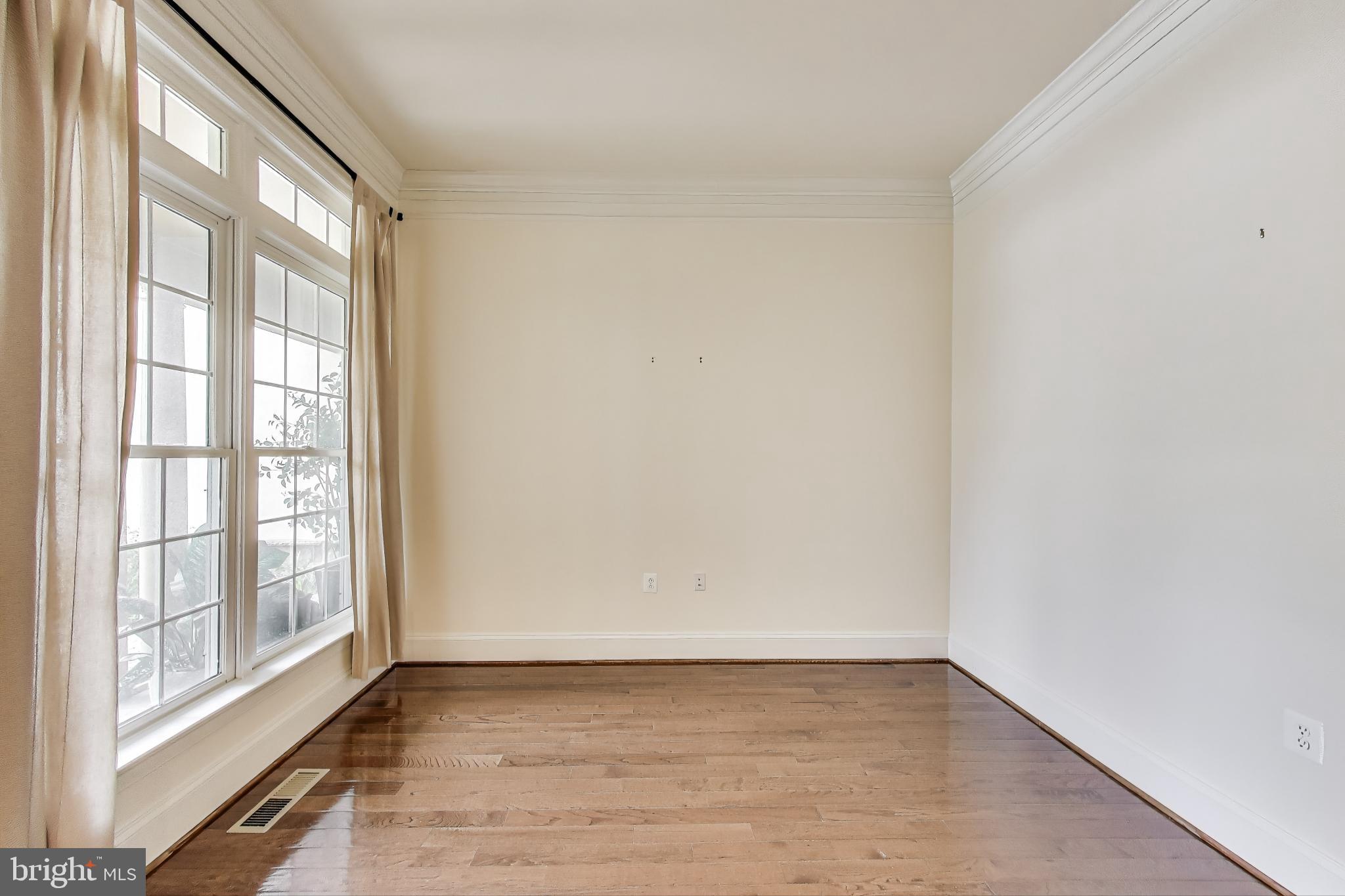 Real estate listing preview #12