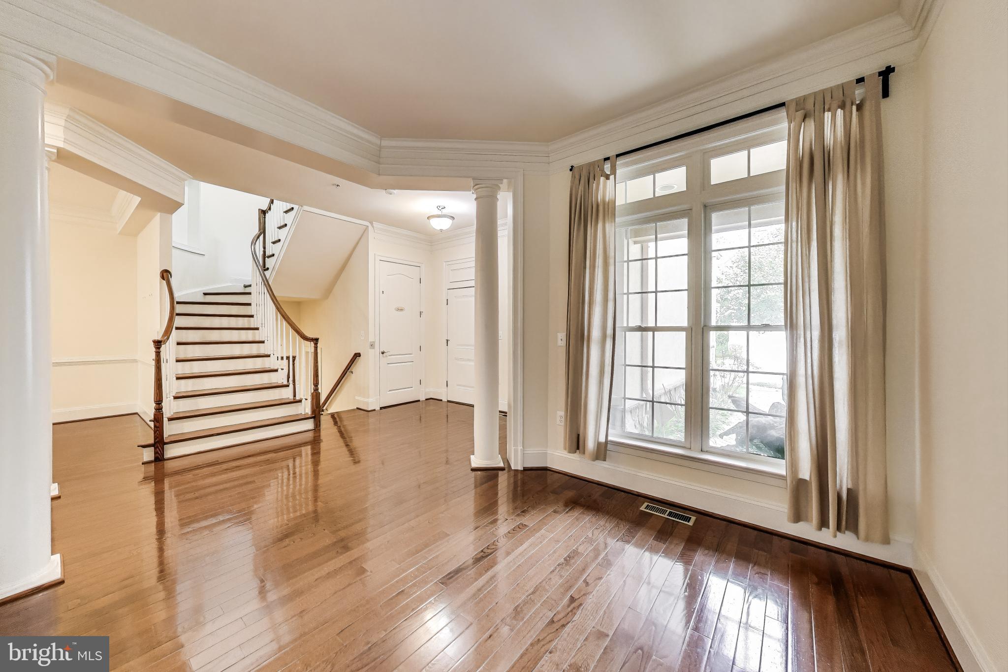 Real estate listing preview #8