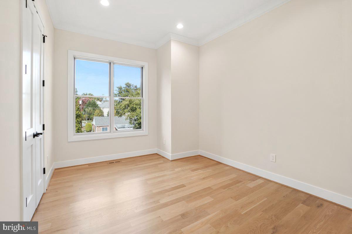 Real estate listing preview #18