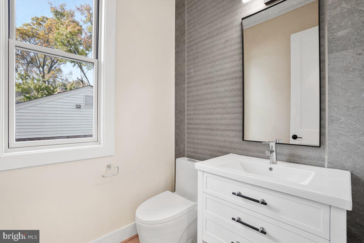 Real estate listing preview #8