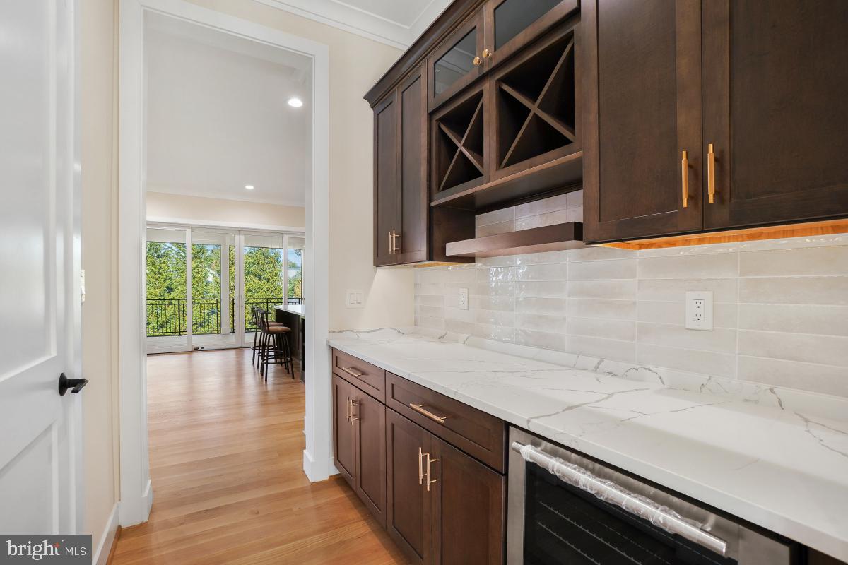 Real estate listing preview #16