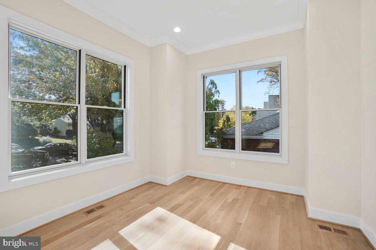 Real estate listing preview #5