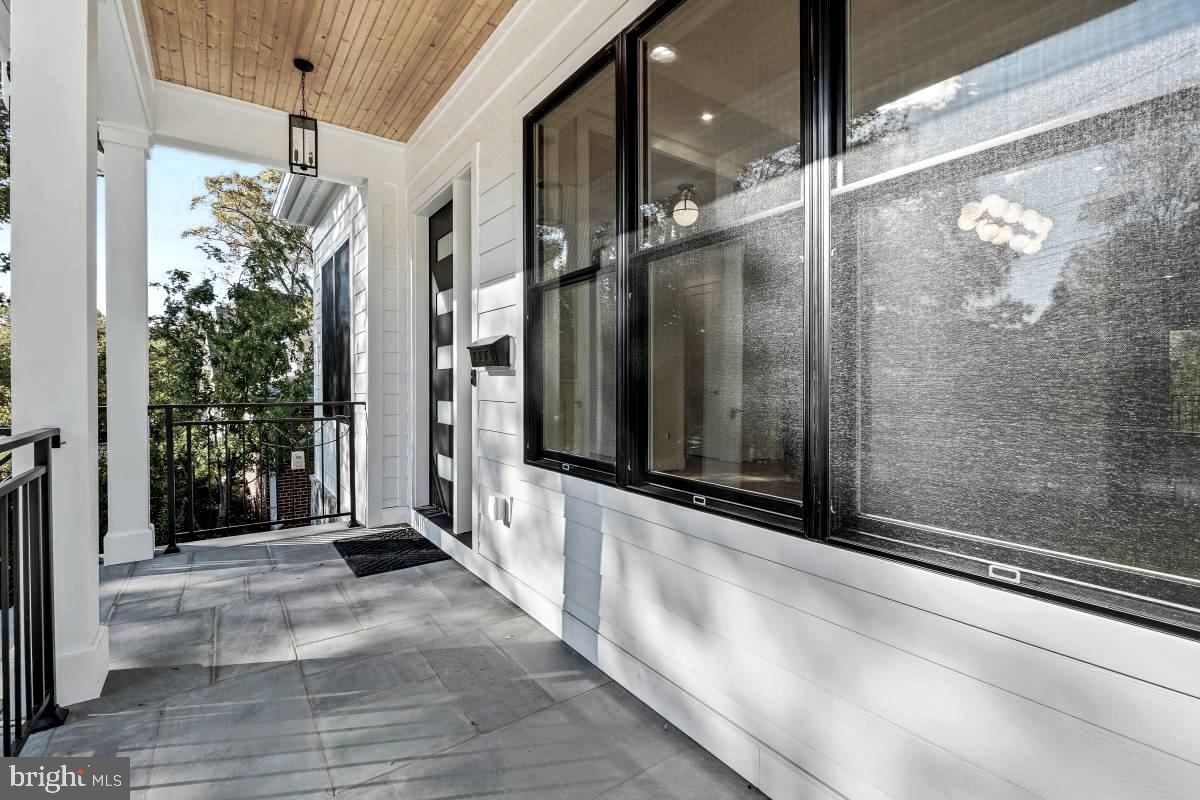 Real estate listing preview #3