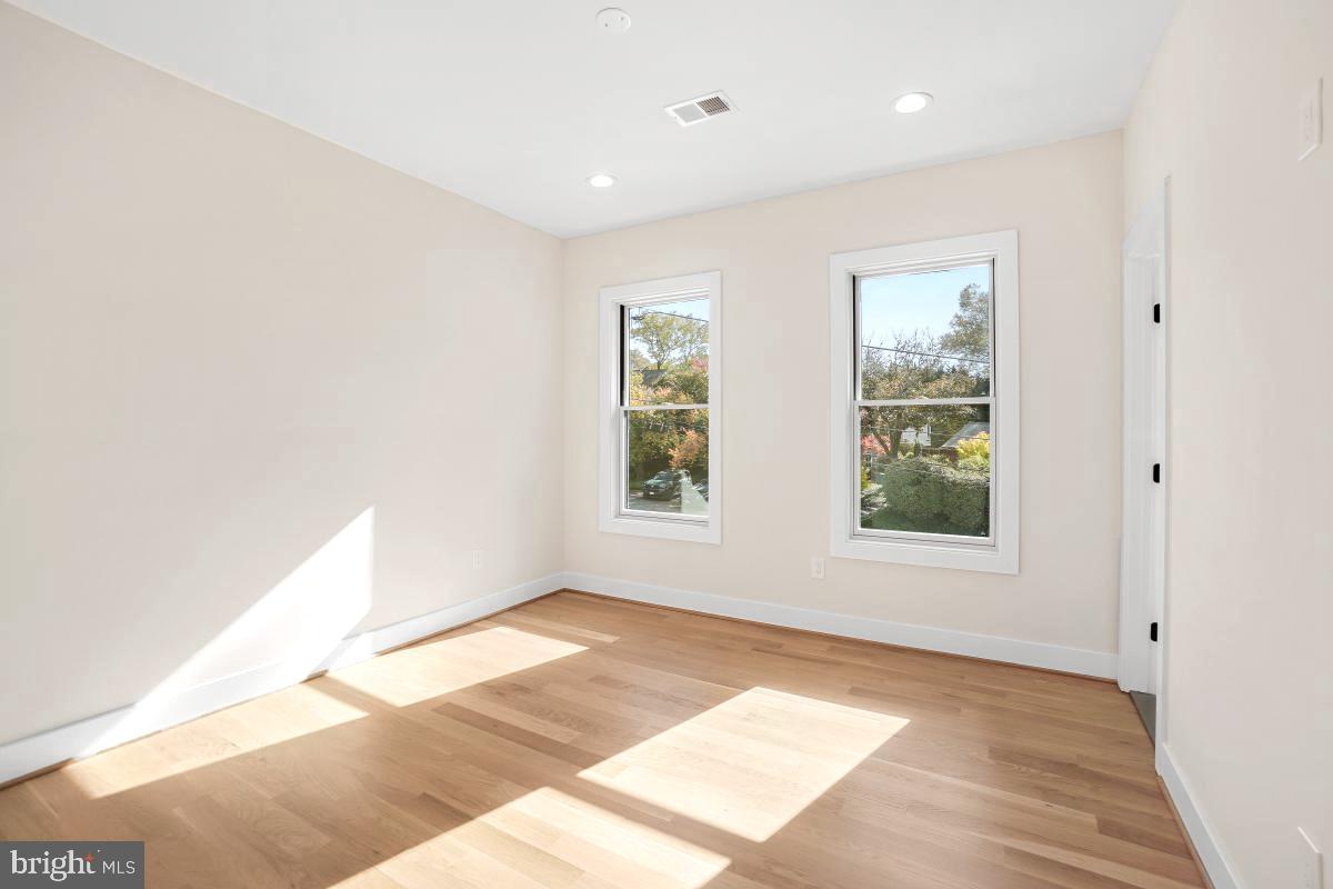 Real estate listing preview #24