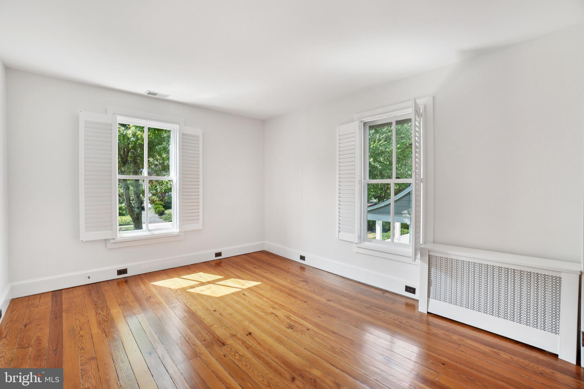 Real estate listing preview #24