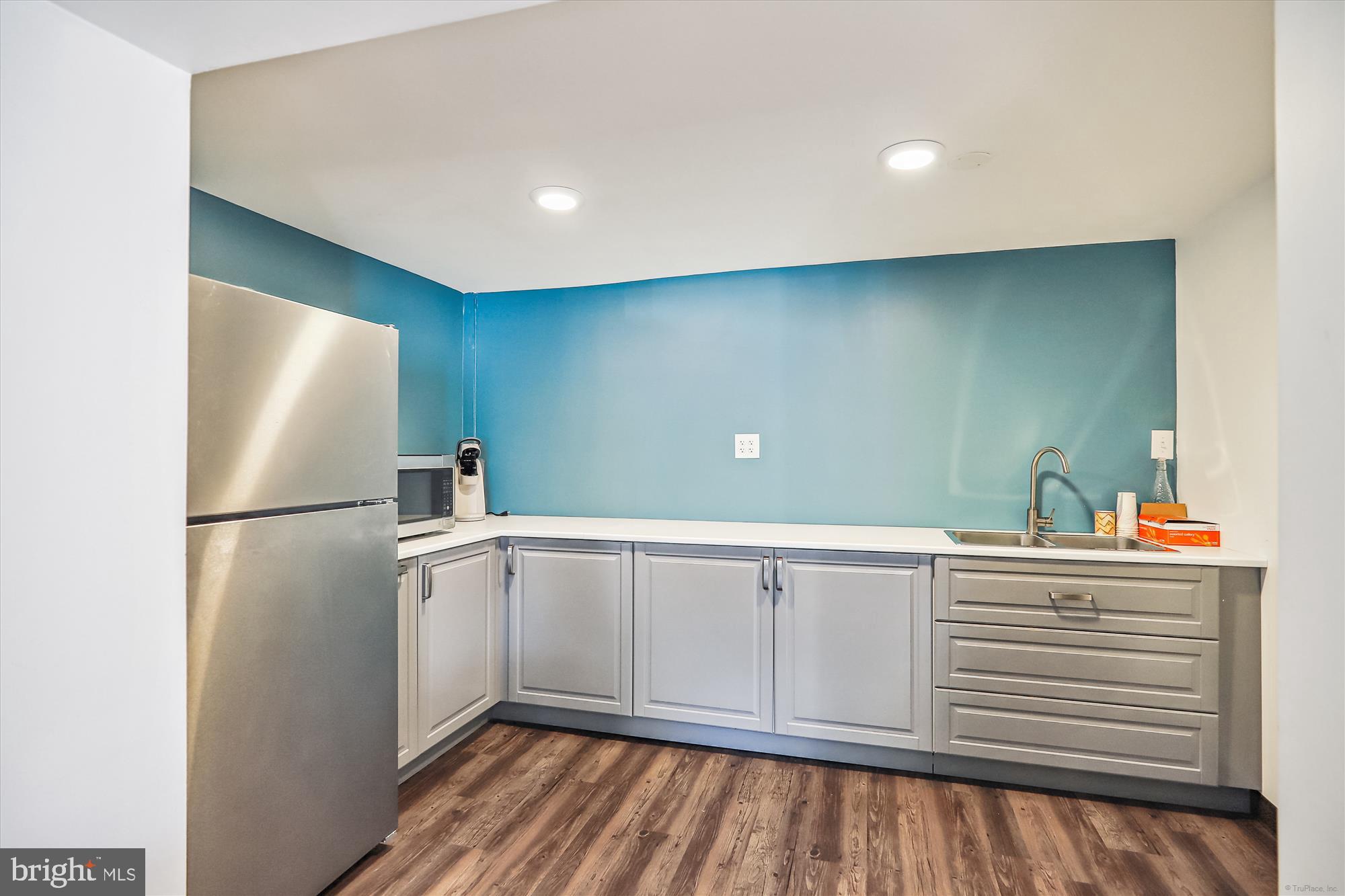 Real estate listing preview #24