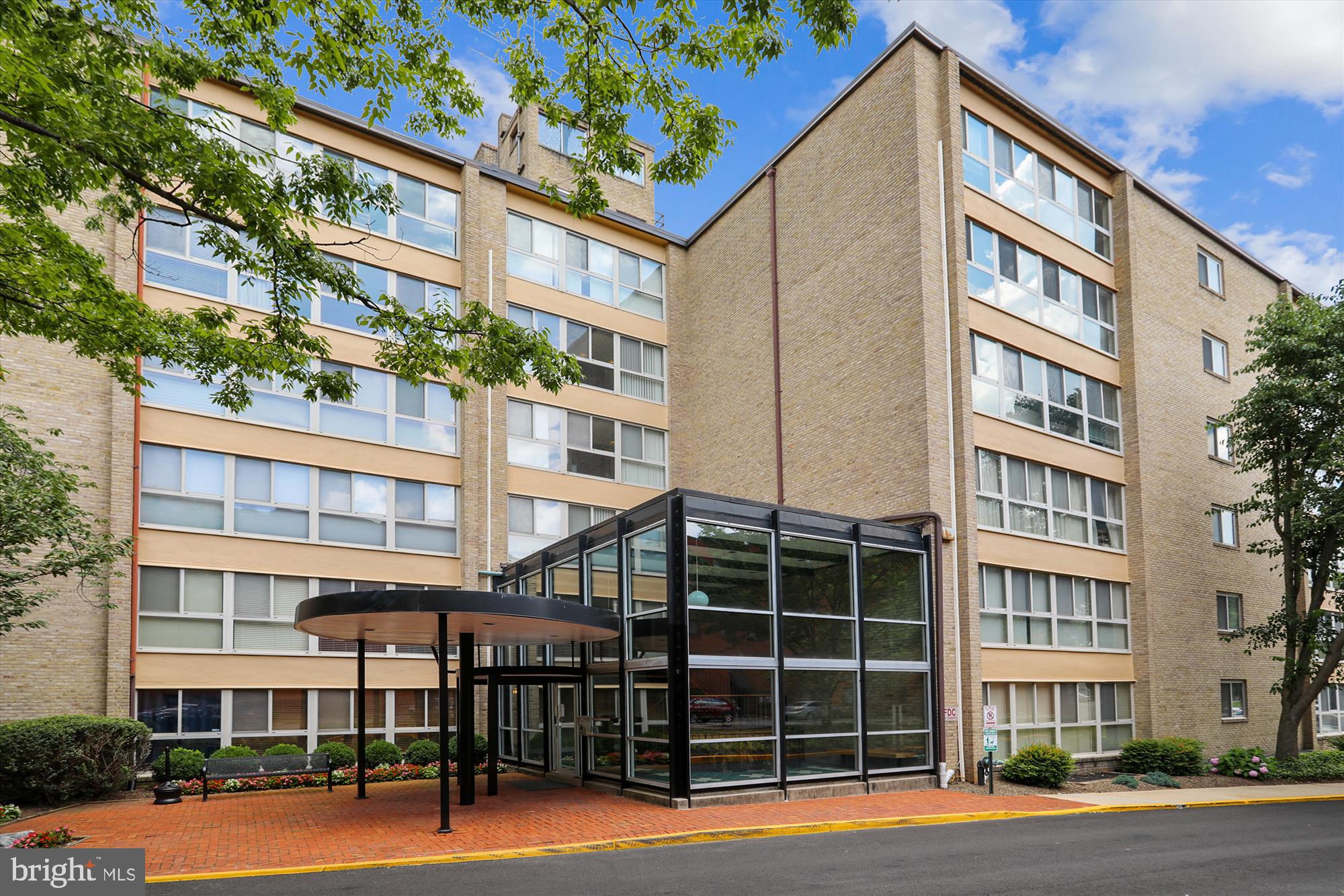 Real estate listing preview #1