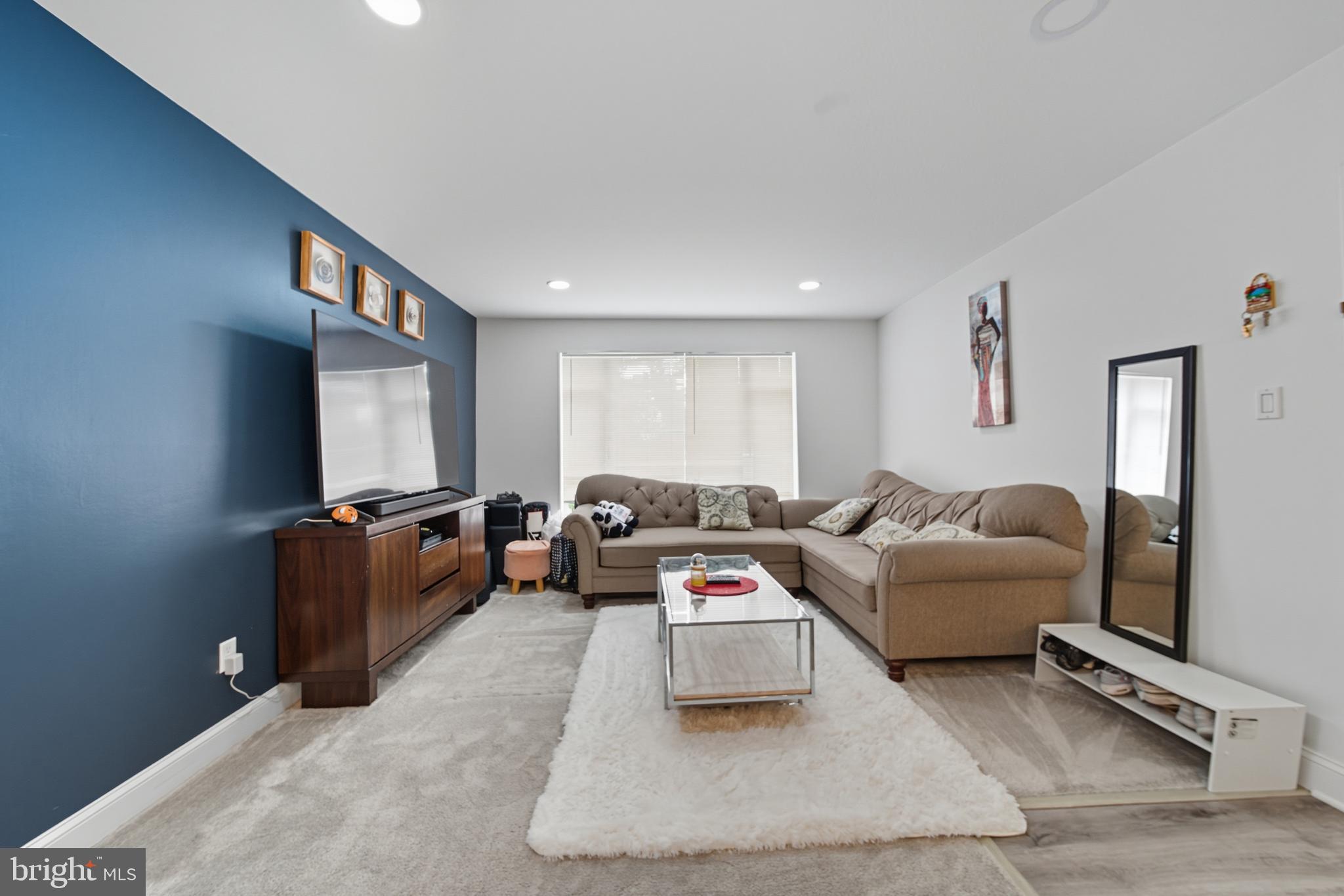 Real estate listing preview #8