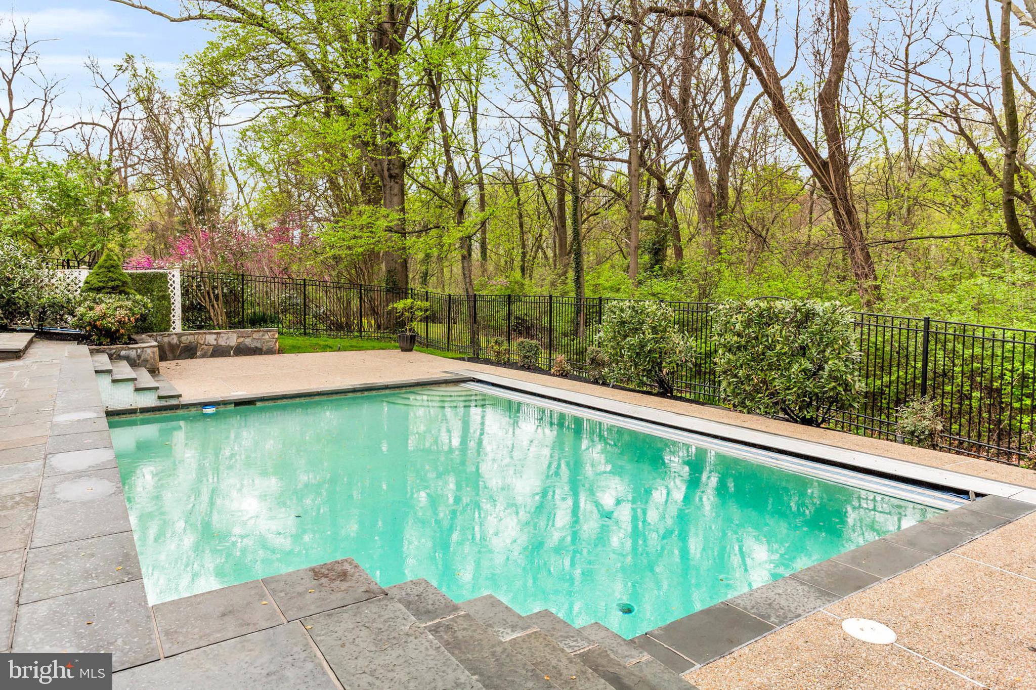 Real estate listing preview #3