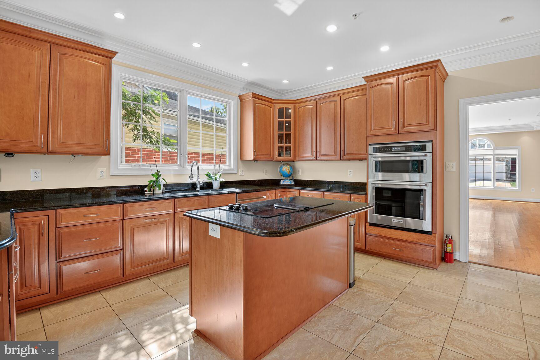 Real estate listing preview #11