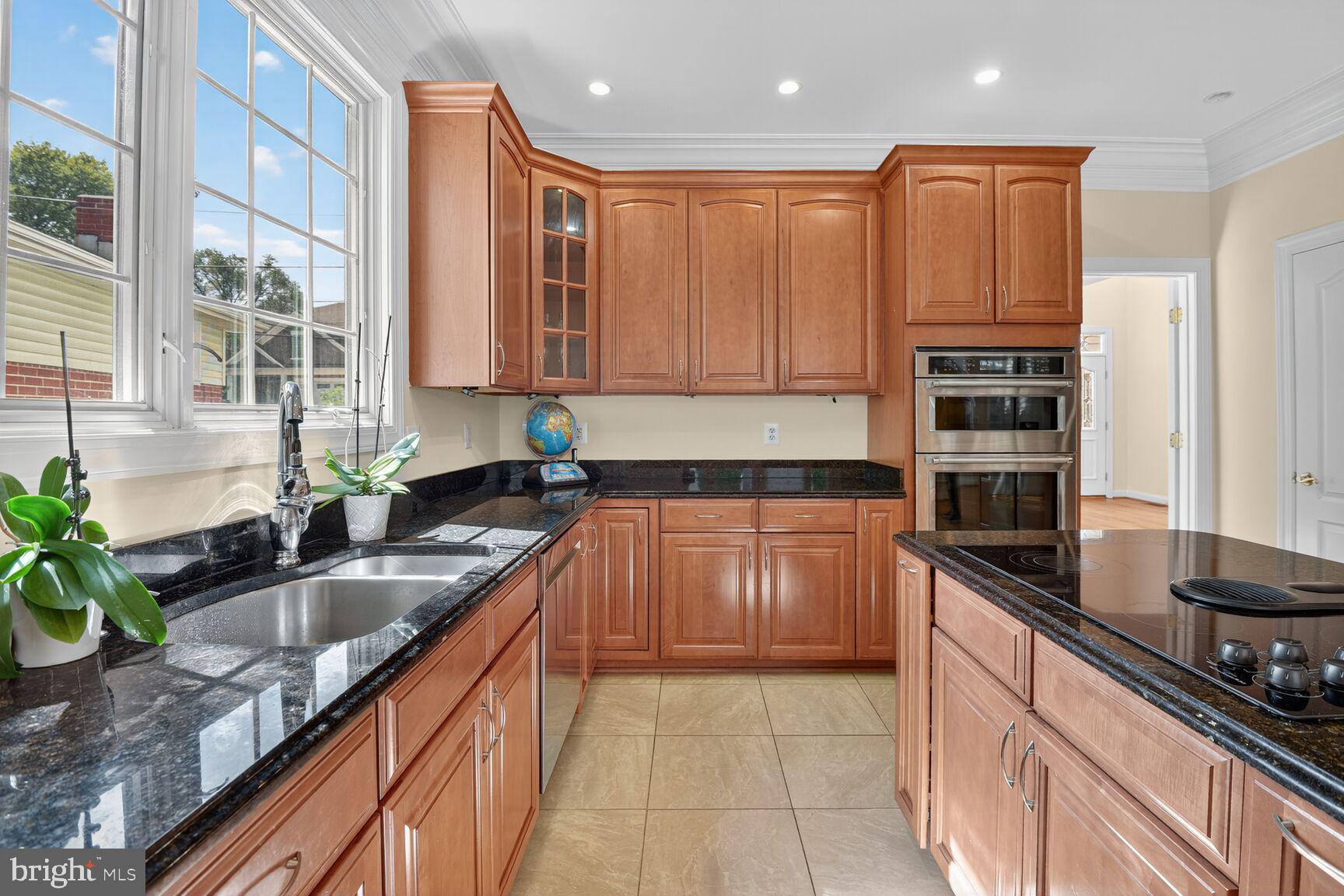 Real estate listing preview #12