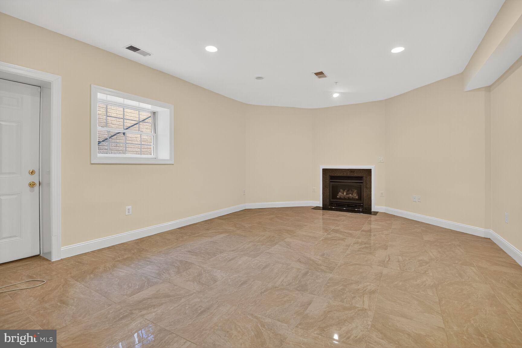 Real estate listing preview #35