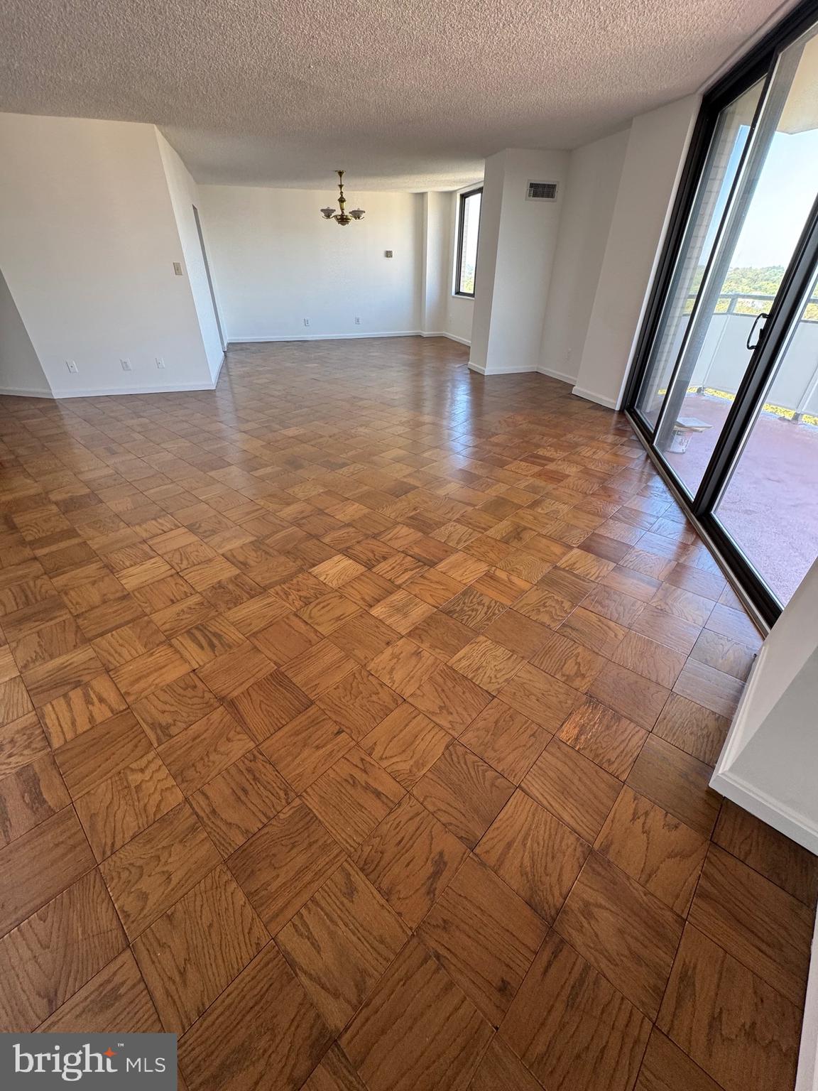 Real estate listing preview #37