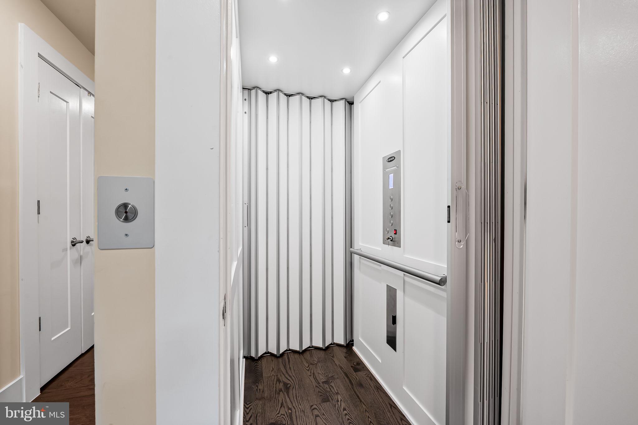 Real estate listing preview #6