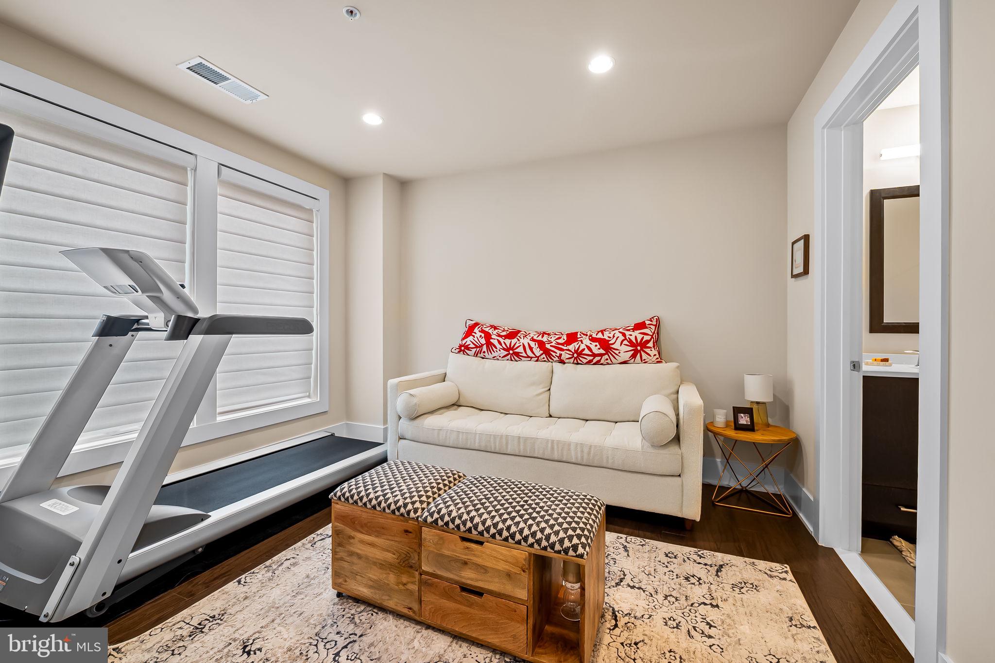 Real estate listing preview #8