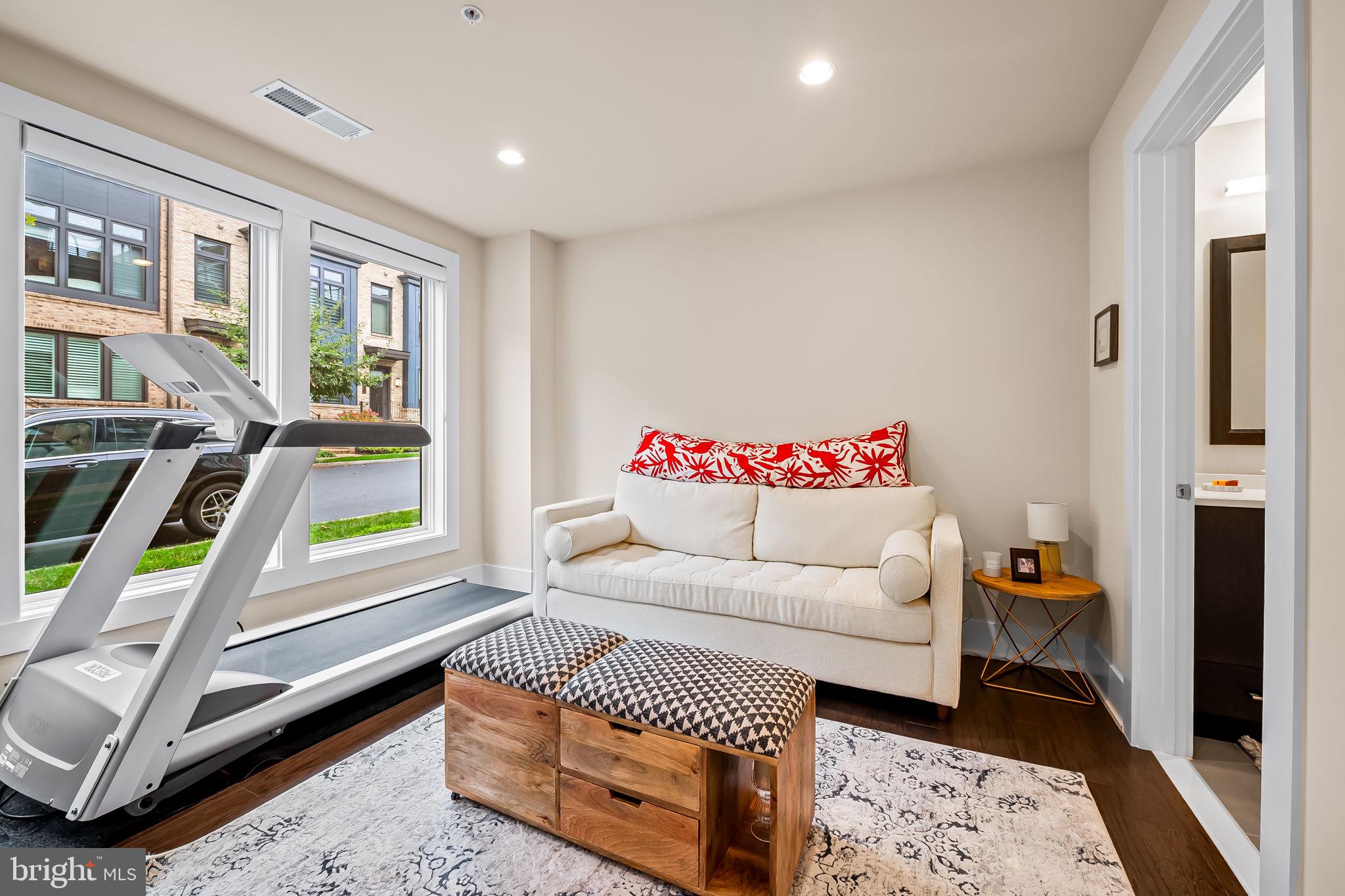 Real estate listing preview #9