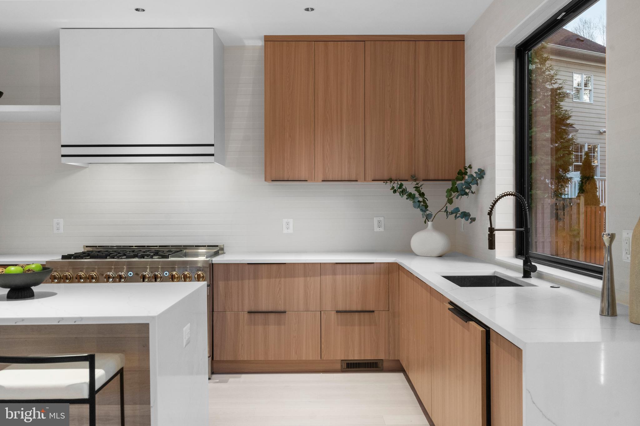 Real estate listing preview #16