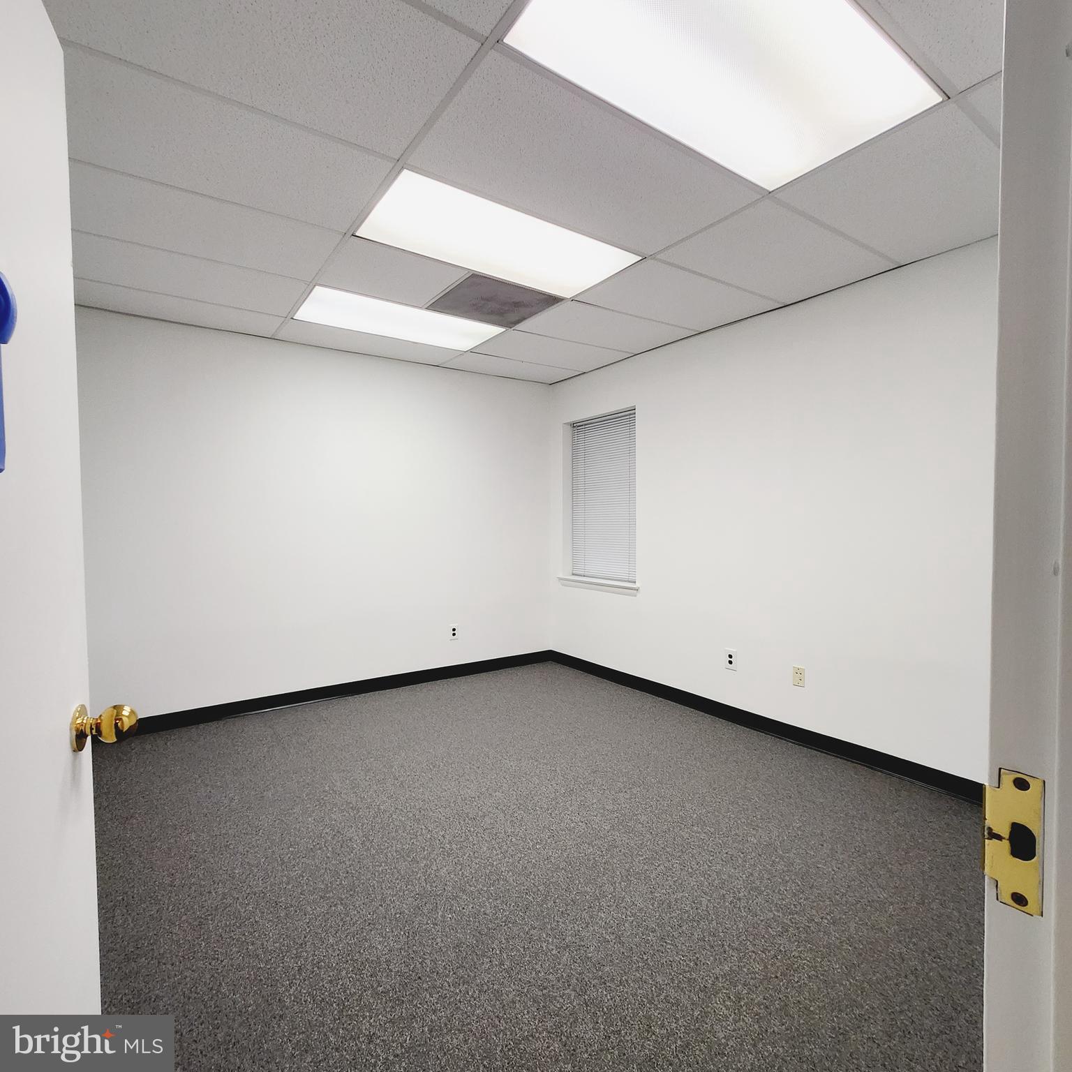 Real estate listing preview #8