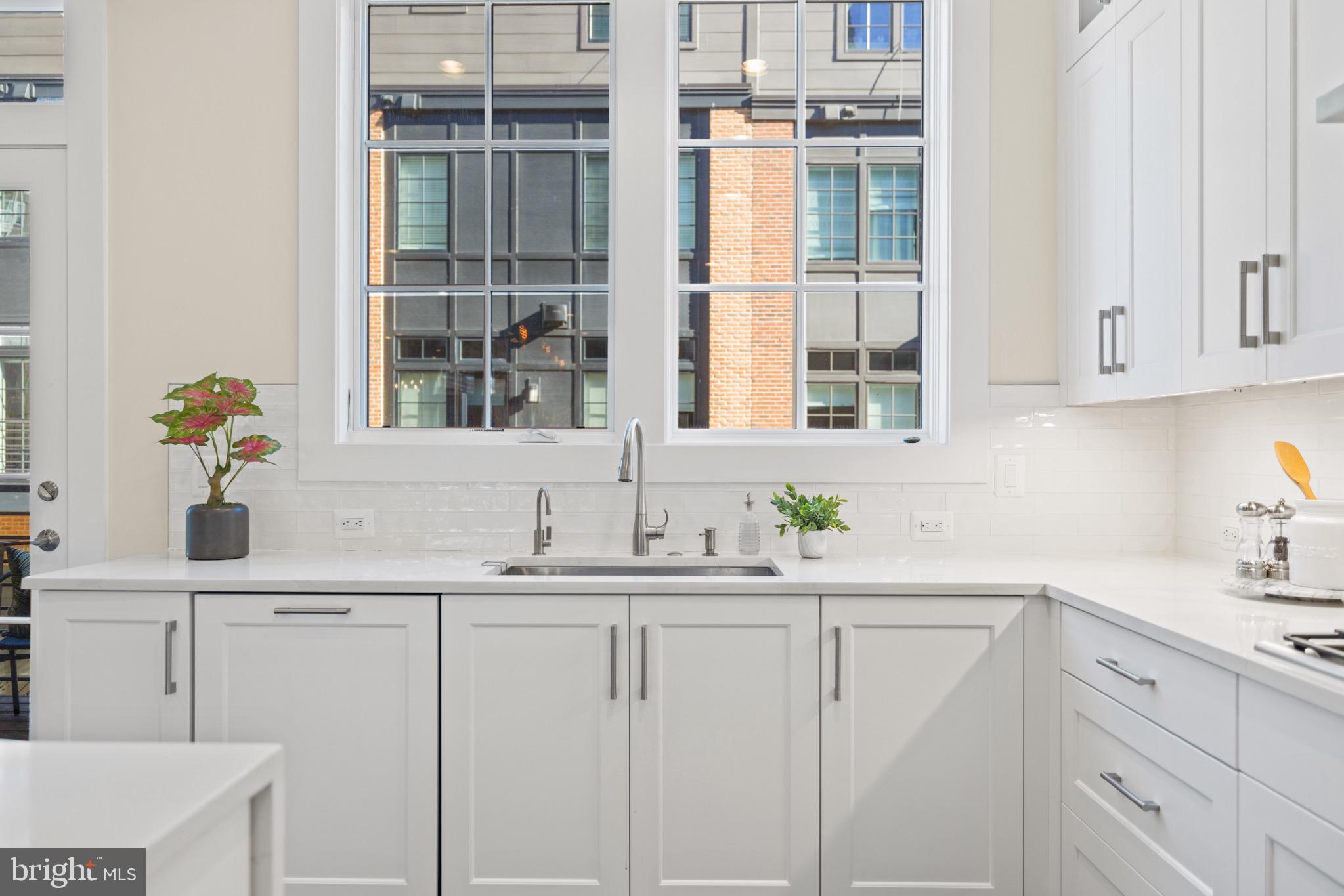 Real estate listing preview #14