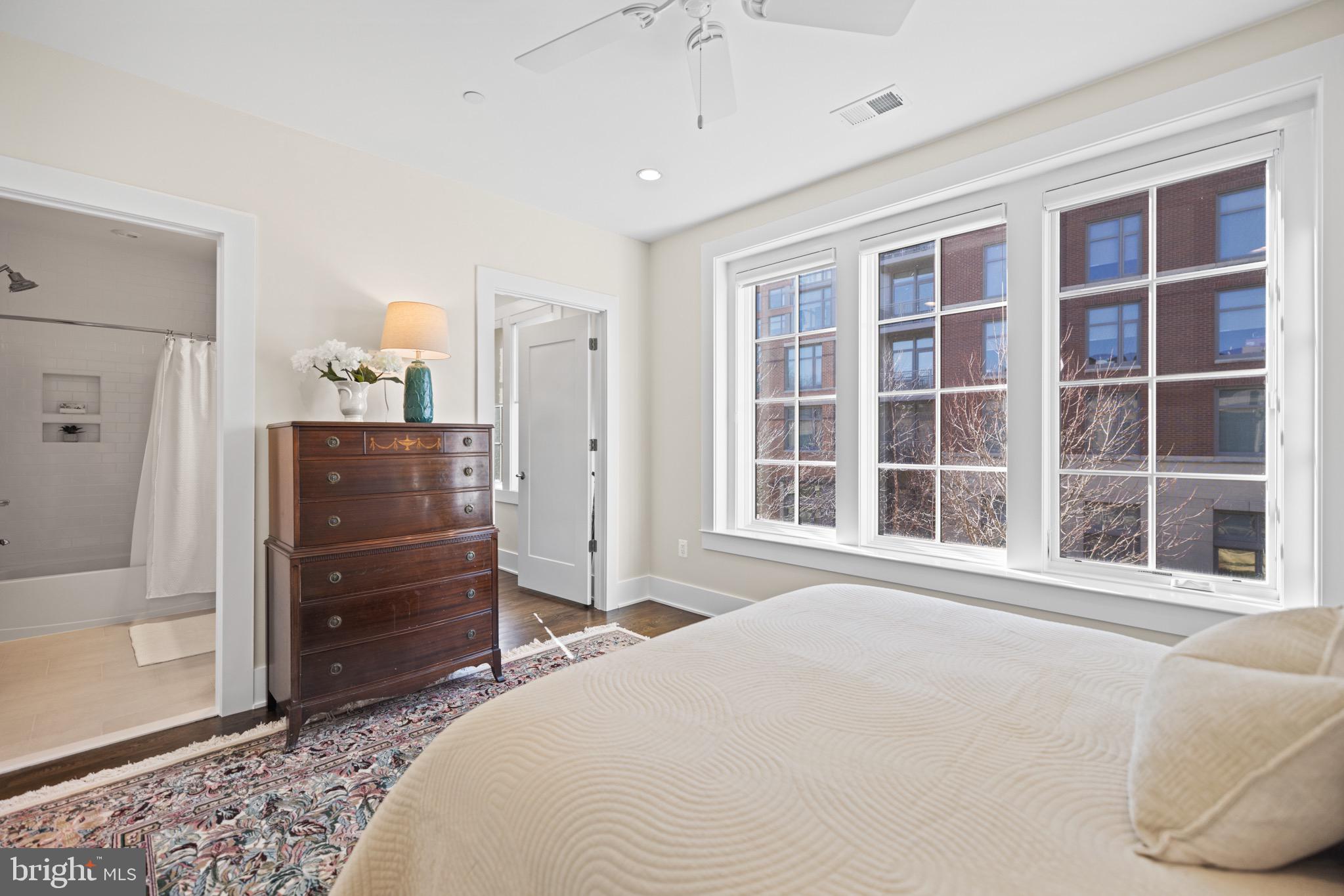 Real estate listing preview #24