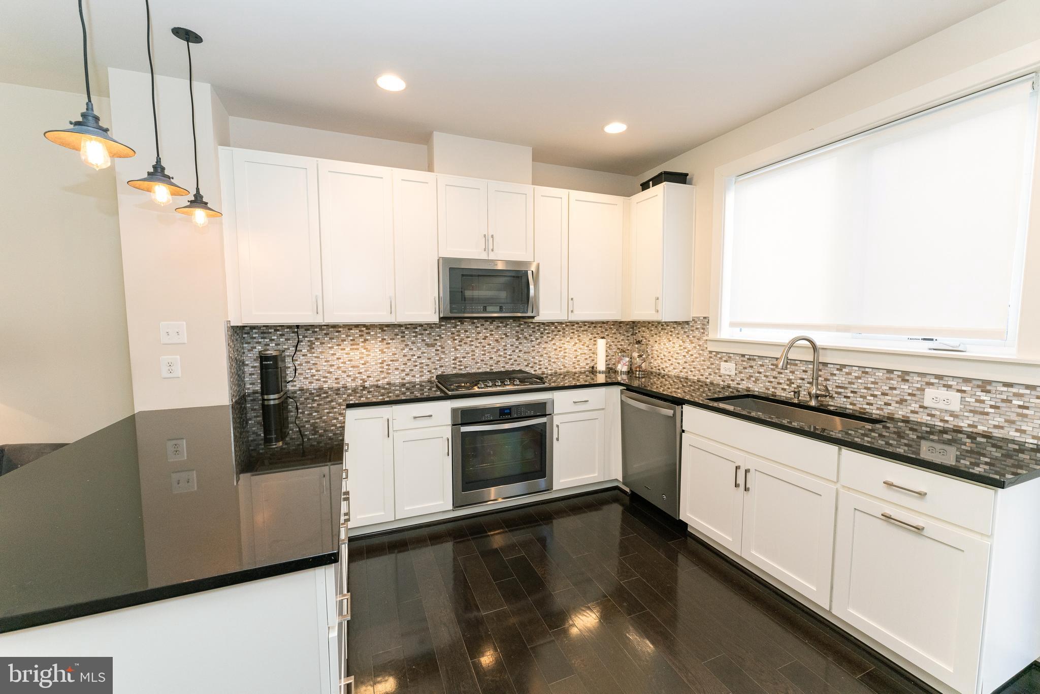 Real estate listing preview #8