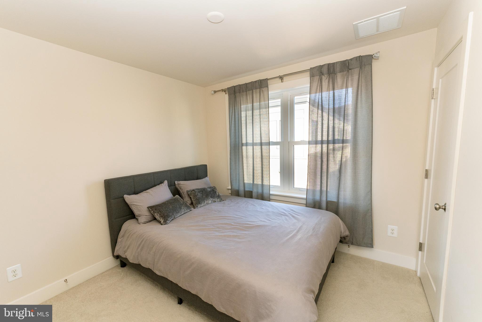 Real estate listing preview #18