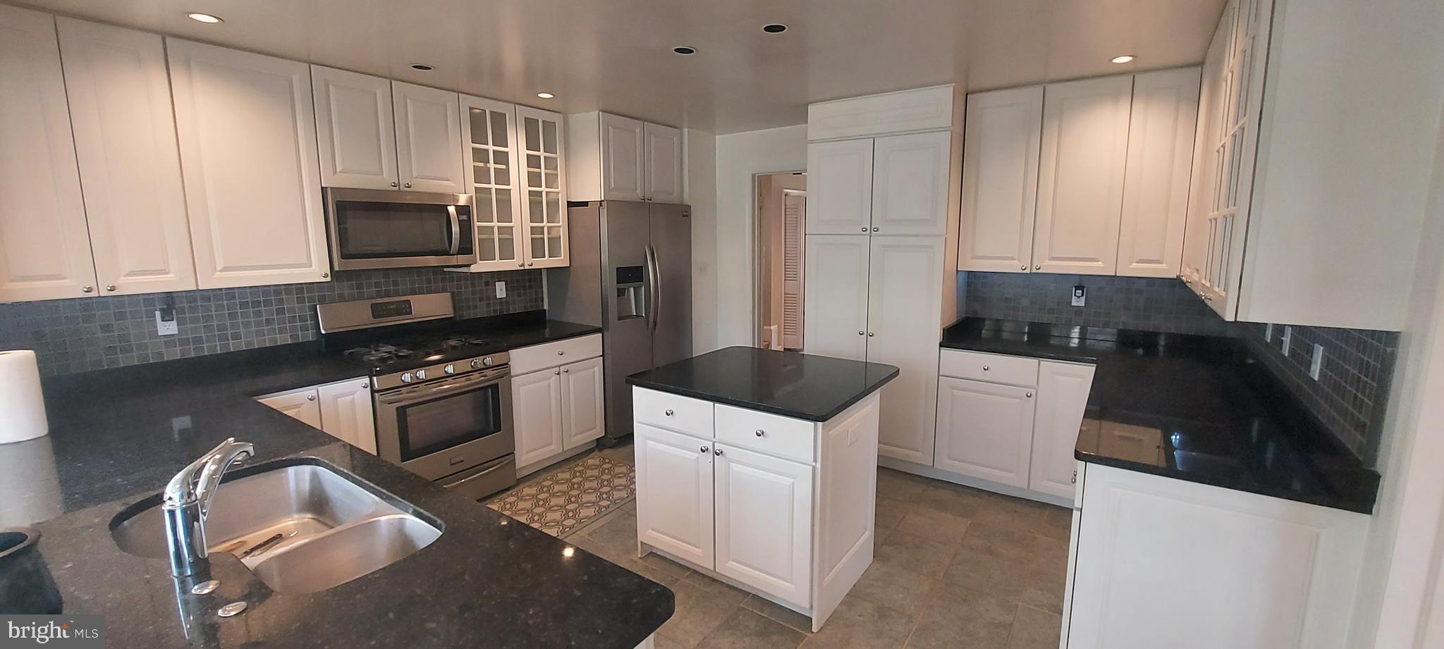 Real estate listing preview #5