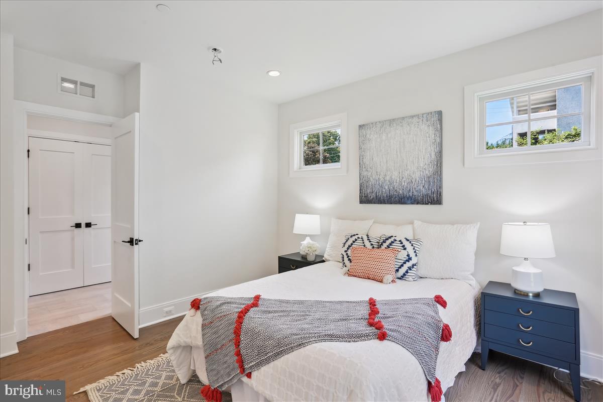 Real estate listing preview #16