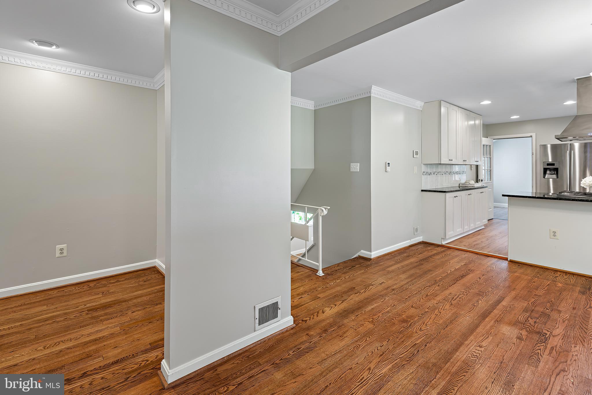 Real estate listing preview #11