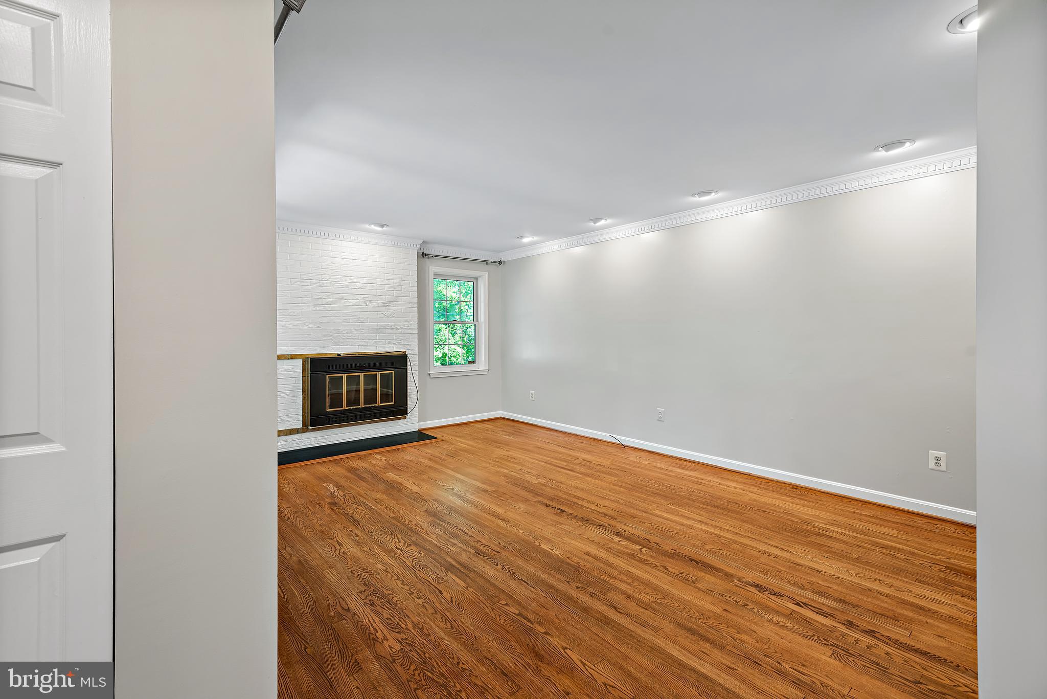 Real estate listing preview #5