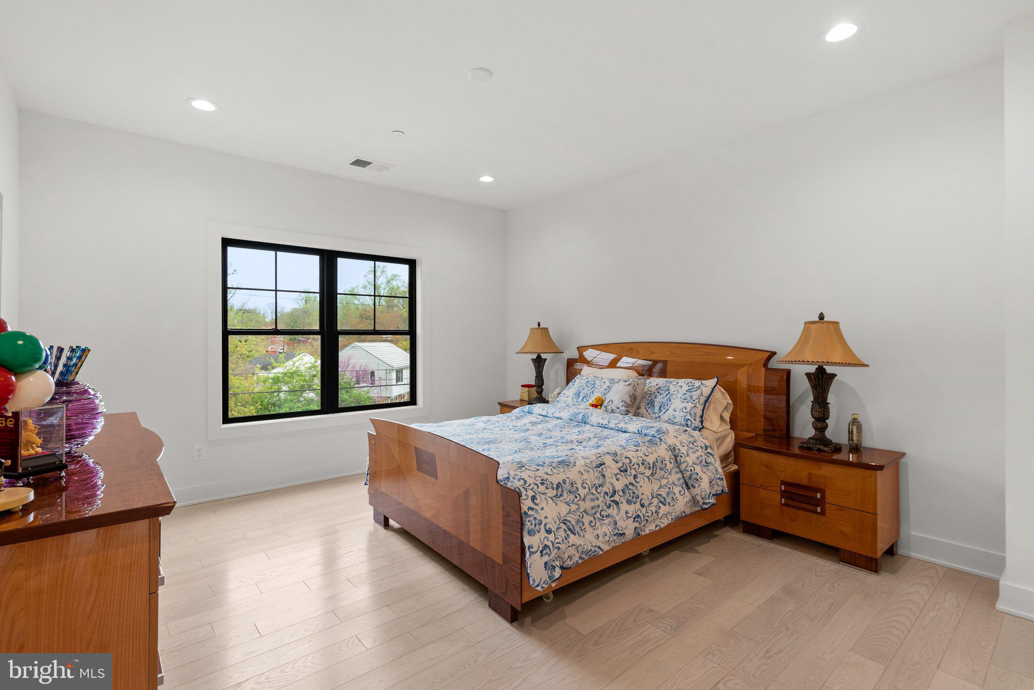 Real estate listing preview #33