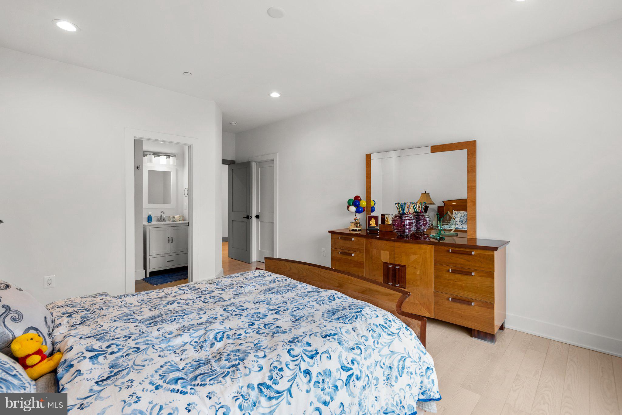 Real estate listing preview #34