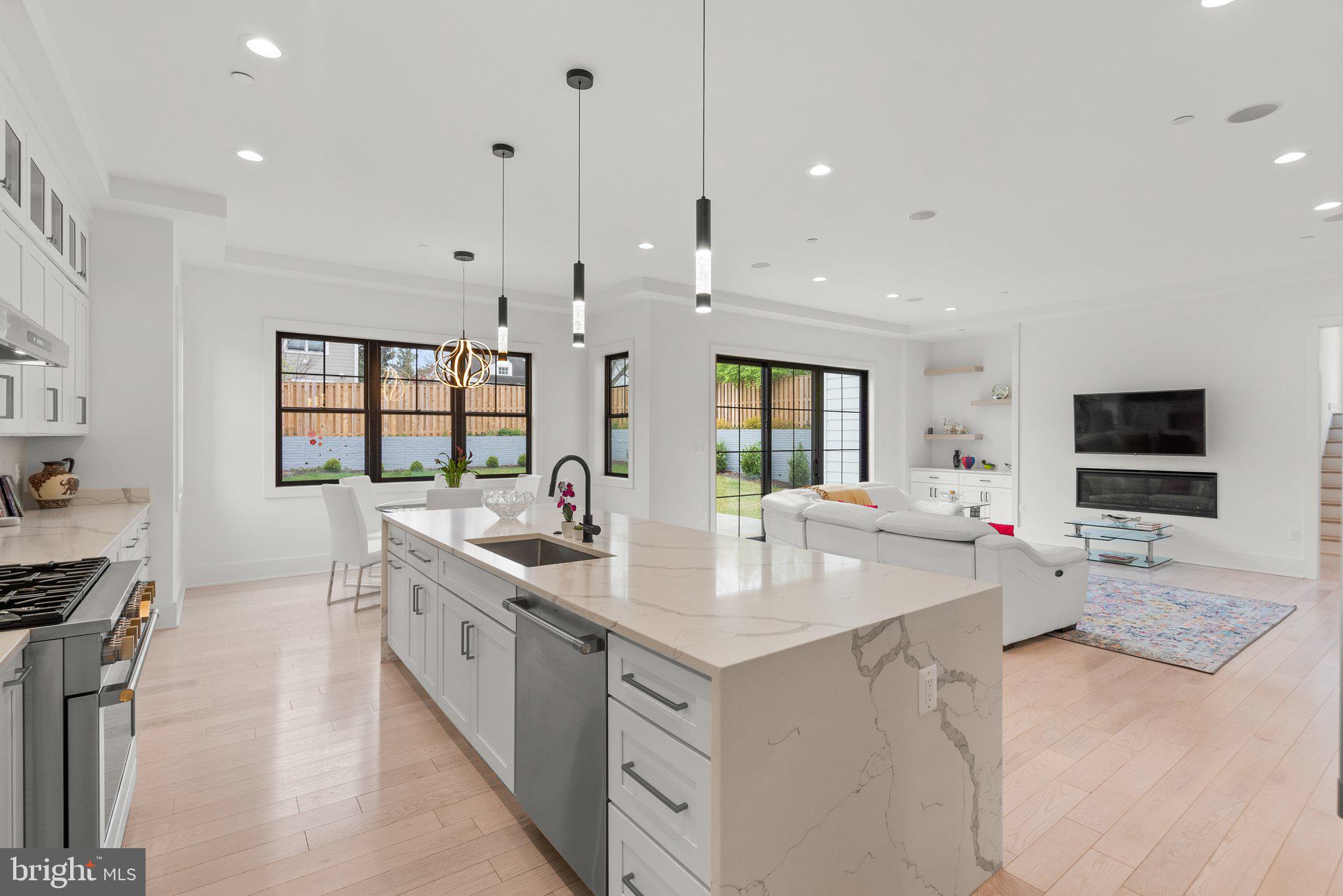 Real estate listing preview #12