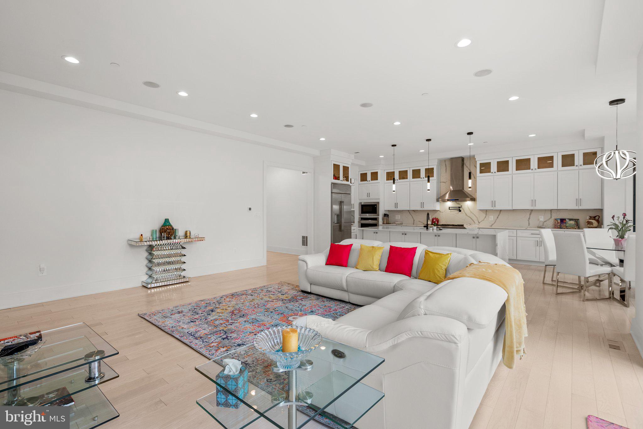 Real estate listing preview #24