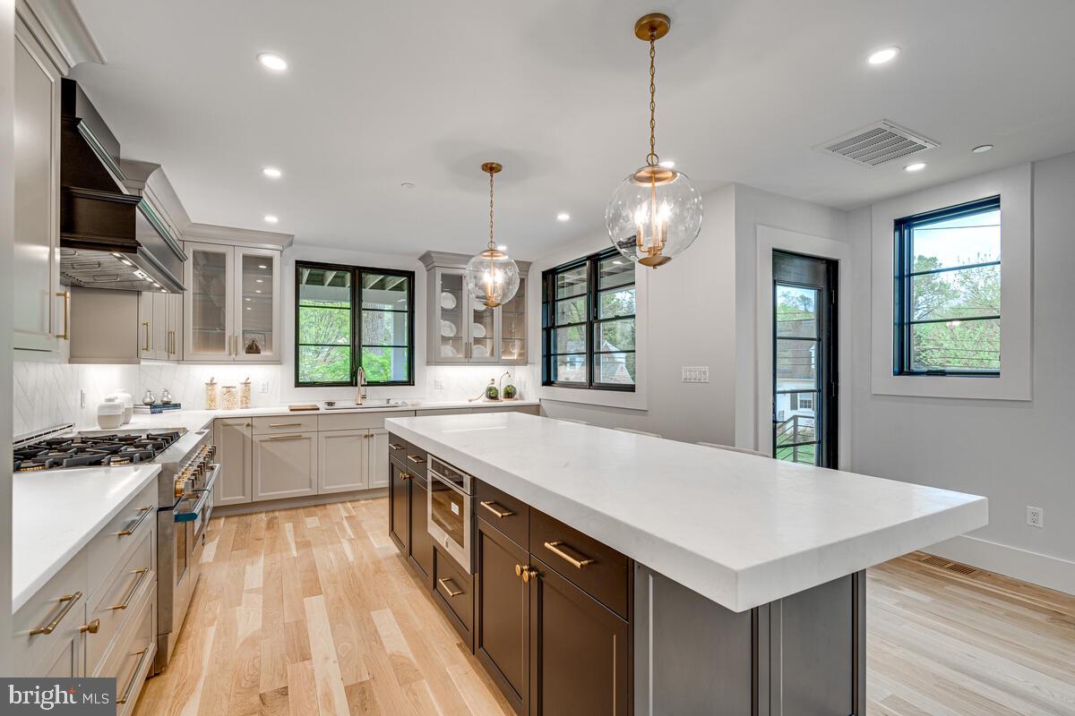 Real estate listing preview #10