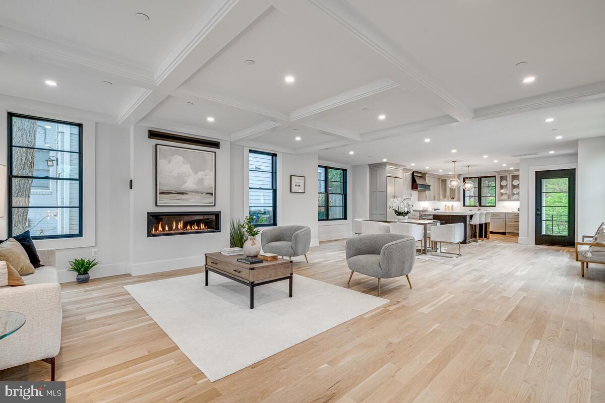 Real estate listing preview #8