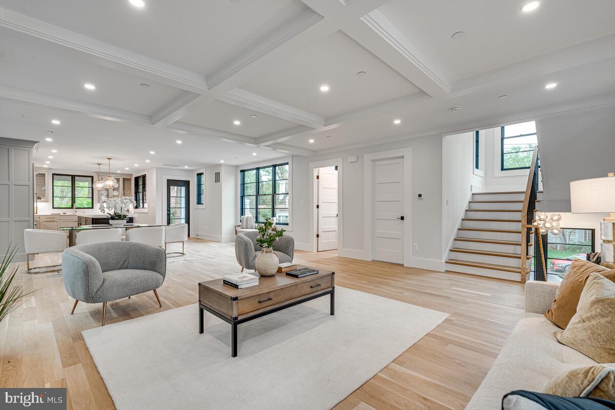 Real estate listing preview #6