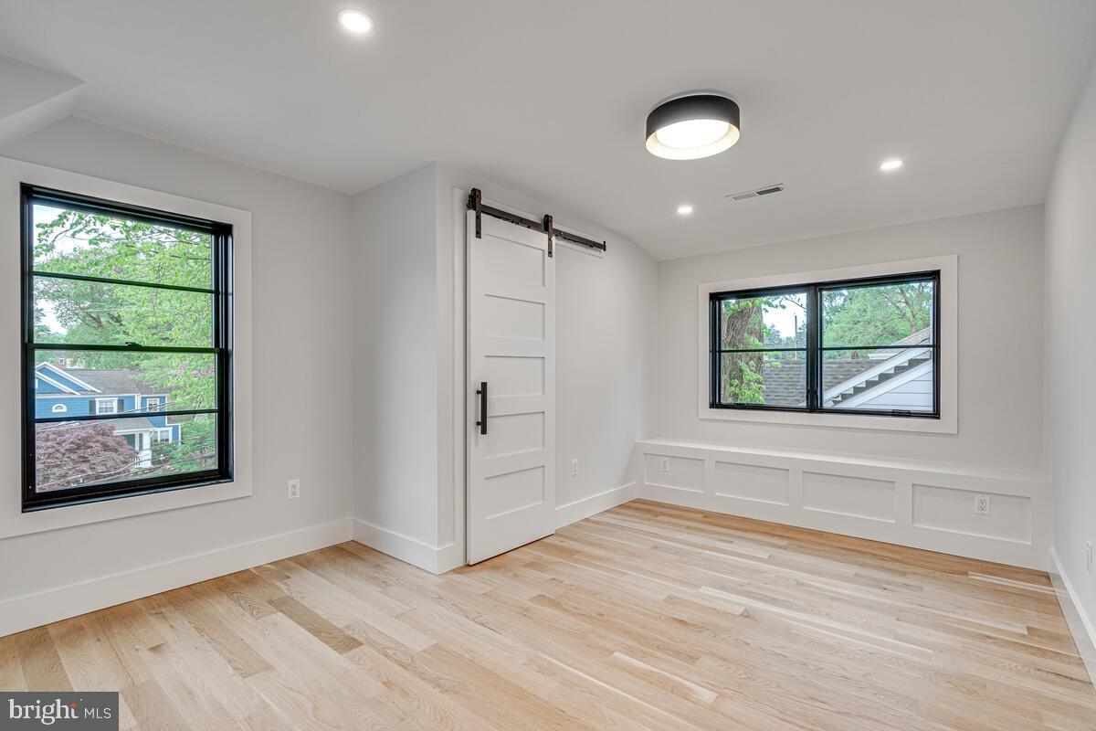 Real estate listing preview #24