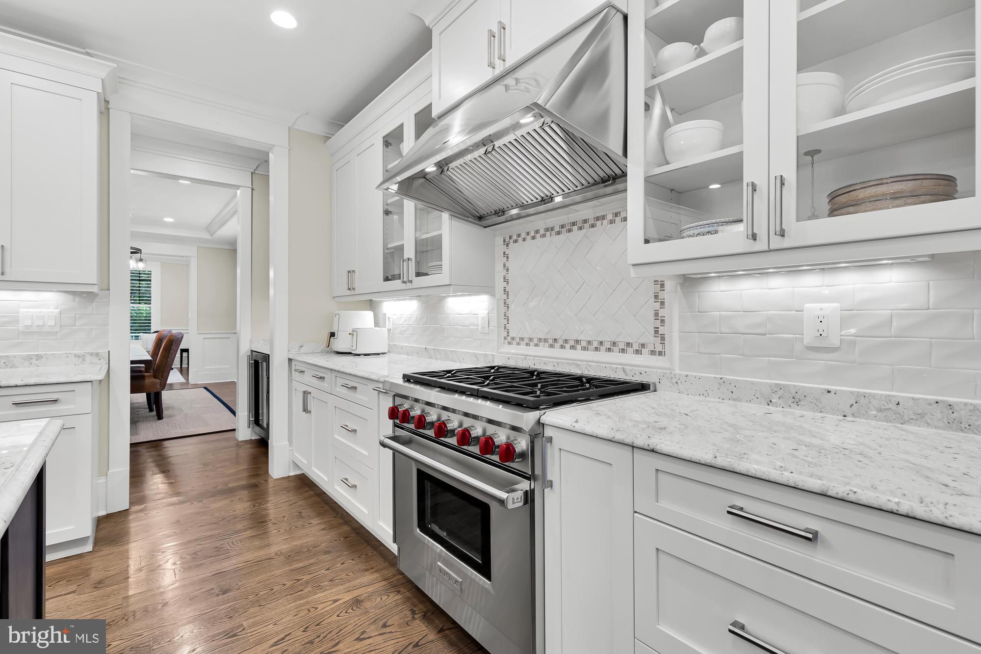 Real estate listing preview #14