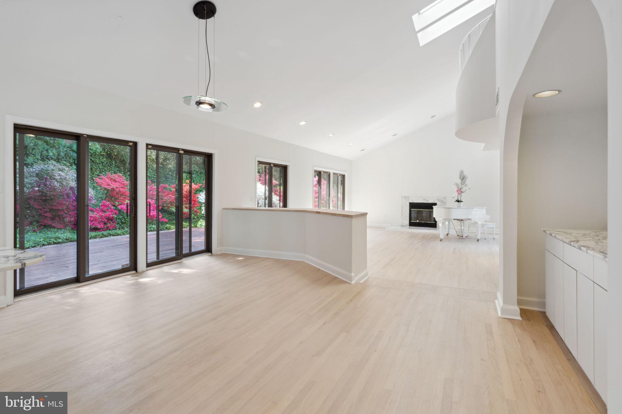 Real estate listing preview #8