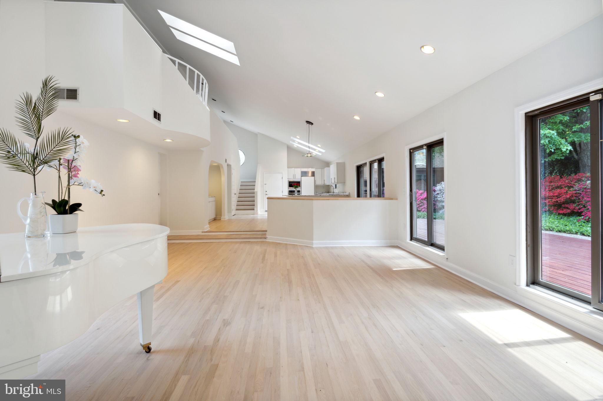 Real estate listing preview #14