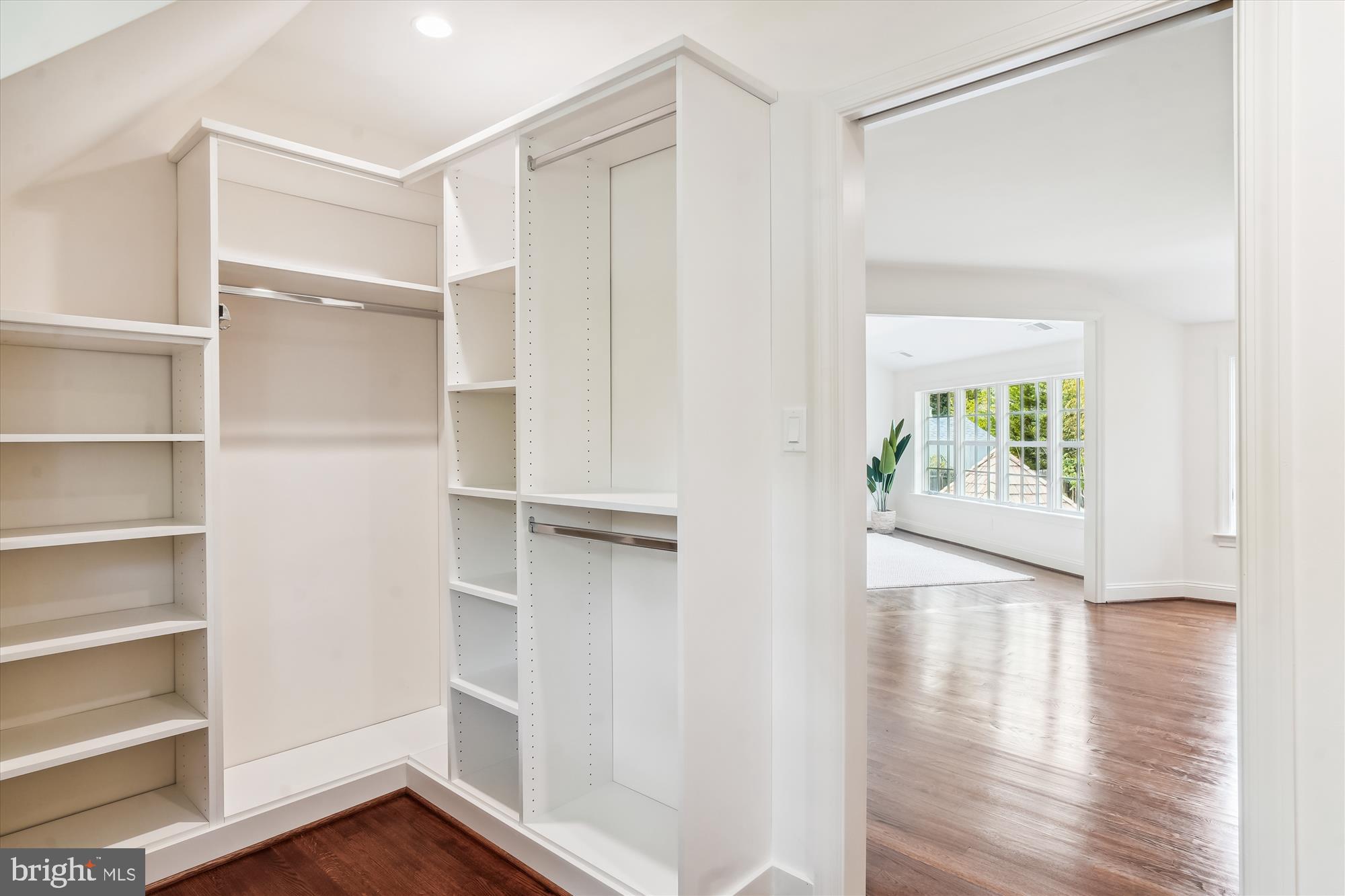 Real estate listing preview #34